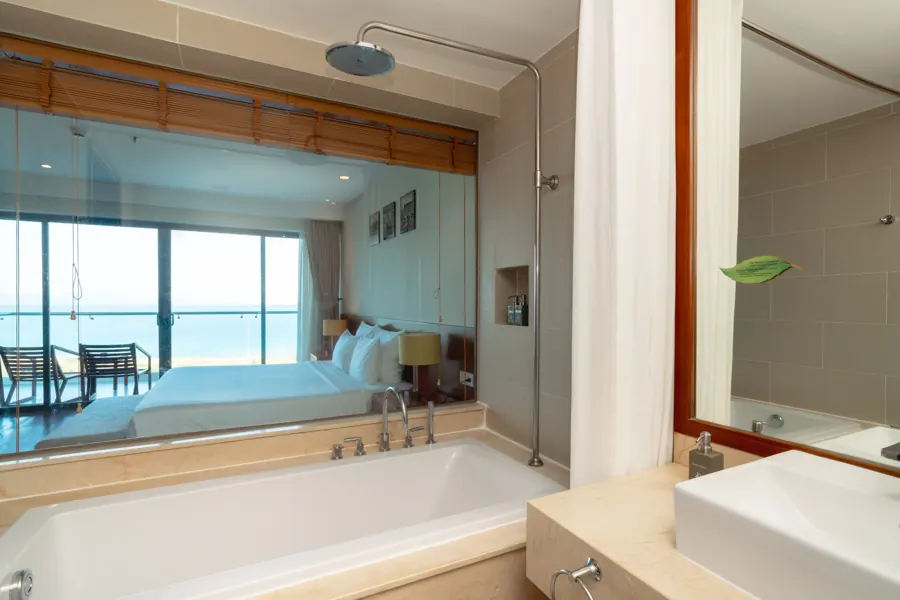Ảnh Deluxe Ocean with Bathtub 2