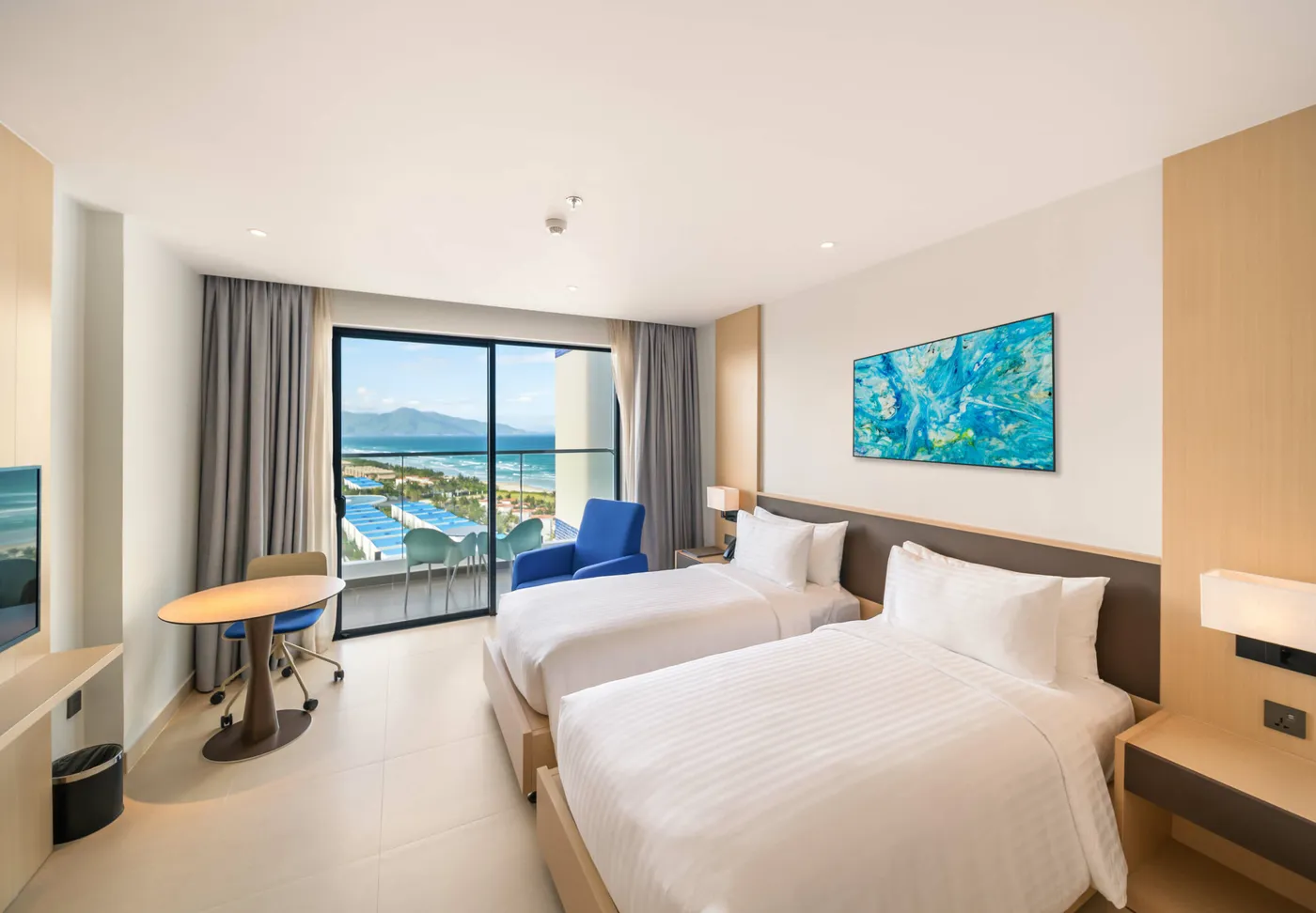 Ảnh The Empyrean Cam Ranh Beach Resort 2